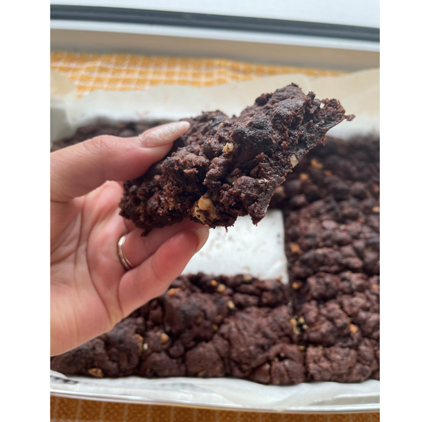 How To Serve Up A Show-Stopper Vegan Chocolate & Walnut Brownie!